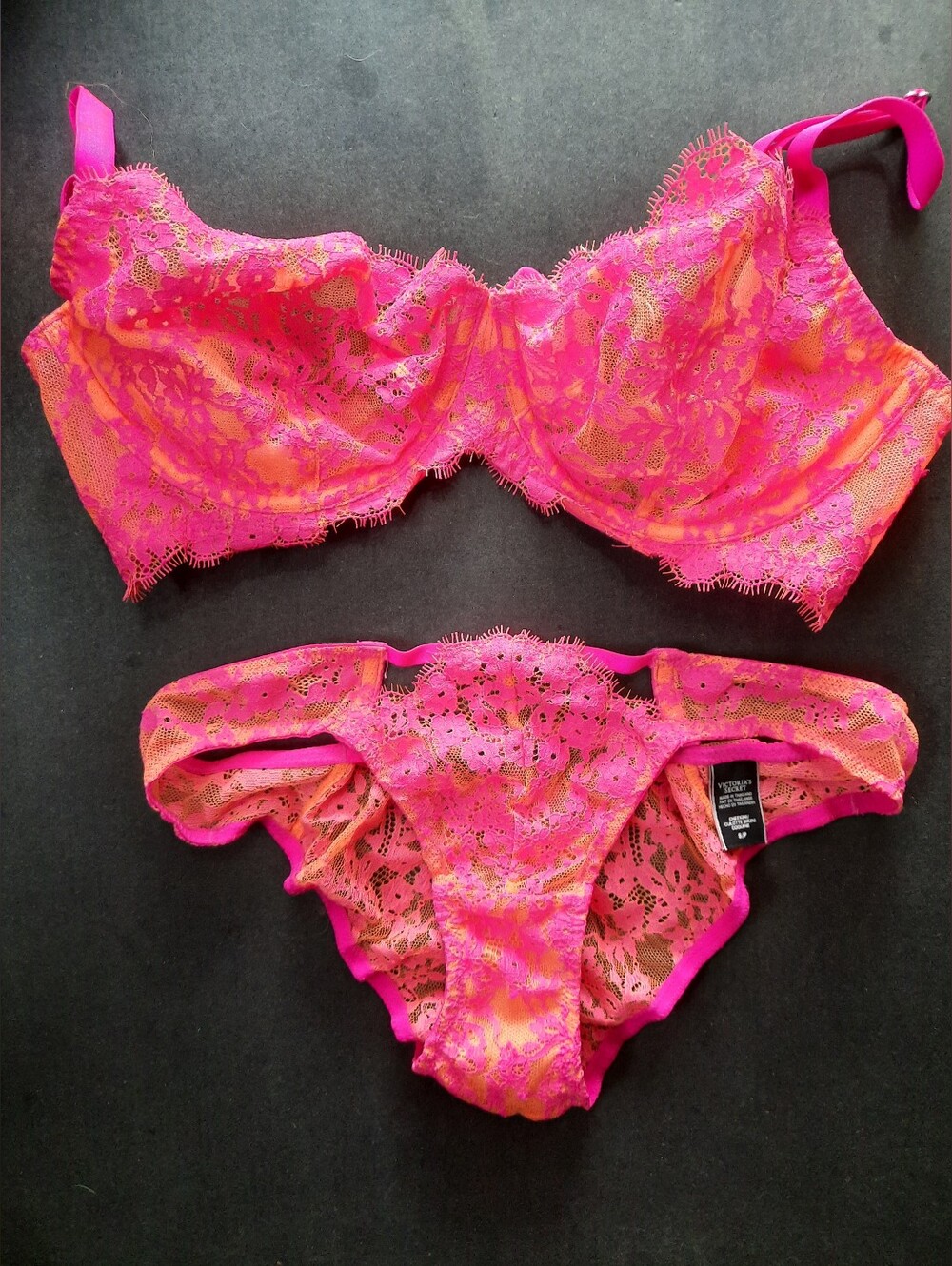 👑Victoria Secret👑 Bra: 32DD Panty: S ✨️Neon Pink & OJ Lace Bra & Panty Set✨️